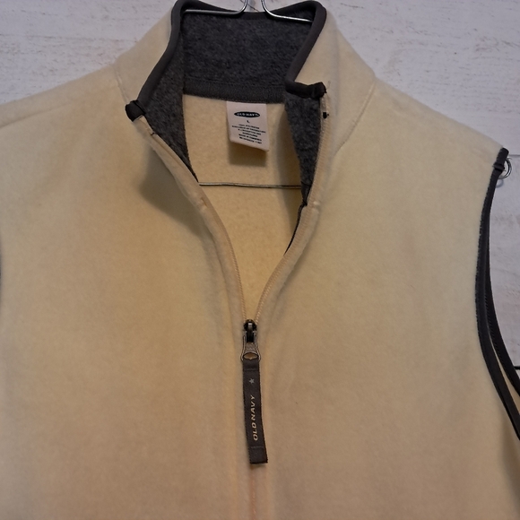 Old Navy Vest Womens Medium Yellow Zip Up Lightweight Fleece Outdoor Casual Vest - Picture 3 of 8